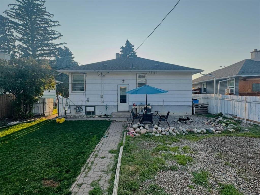









533


23

Street South,
Lethbridge,




AB
T1J 3M9

