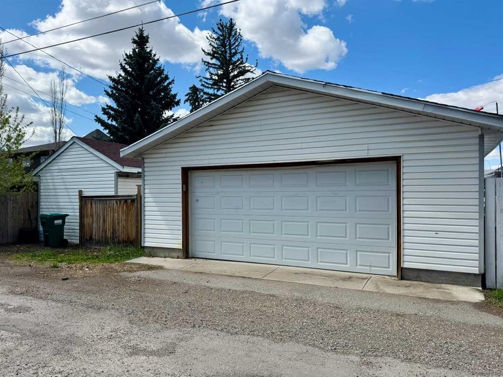 









533


23

Street South,
Lethbridge,




AB
T1J 3M9

