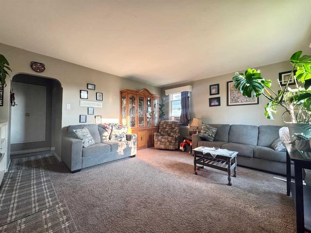 









533


23

Street South,
Lethbridge,




AB
T1J 3M9

