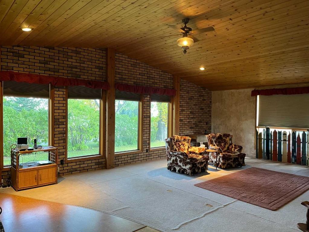 









75


Center

Street,
Glenwood,




AB
T0K 2R0

