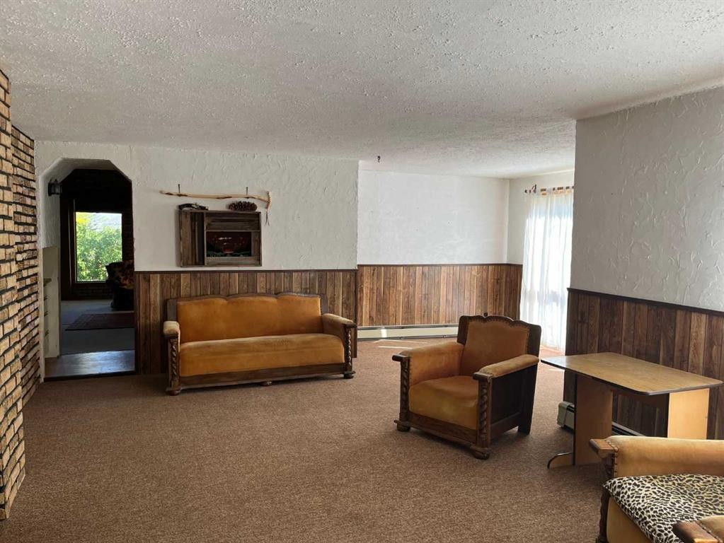 









75


Center

Street,
Glenwood,




AB
T0K 2R0

