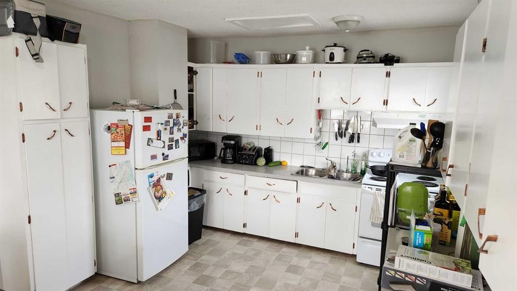 









723


9

Avenue South,
Lethbridge,




AB
T1J 1T3

