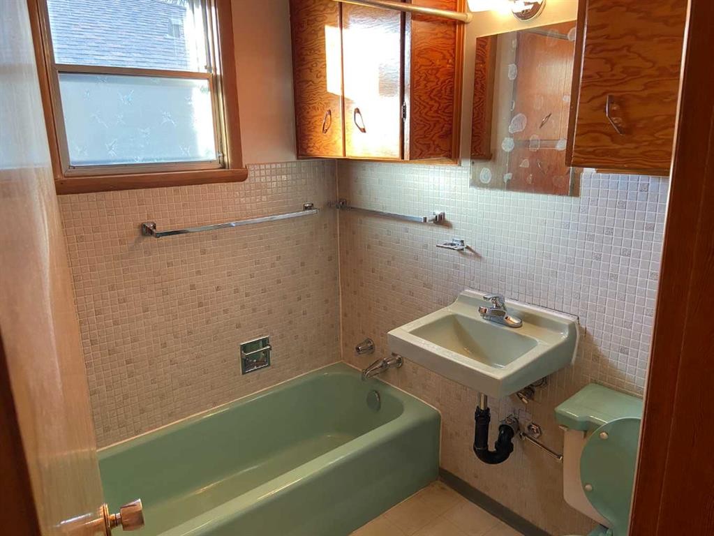 









629


Stafford

Drive North,
Lethbridge,




AB
T1H 2B3

