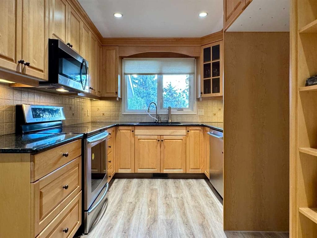 









2231


19

Street South,
Lethbridge,




AB
T1K 2C6

