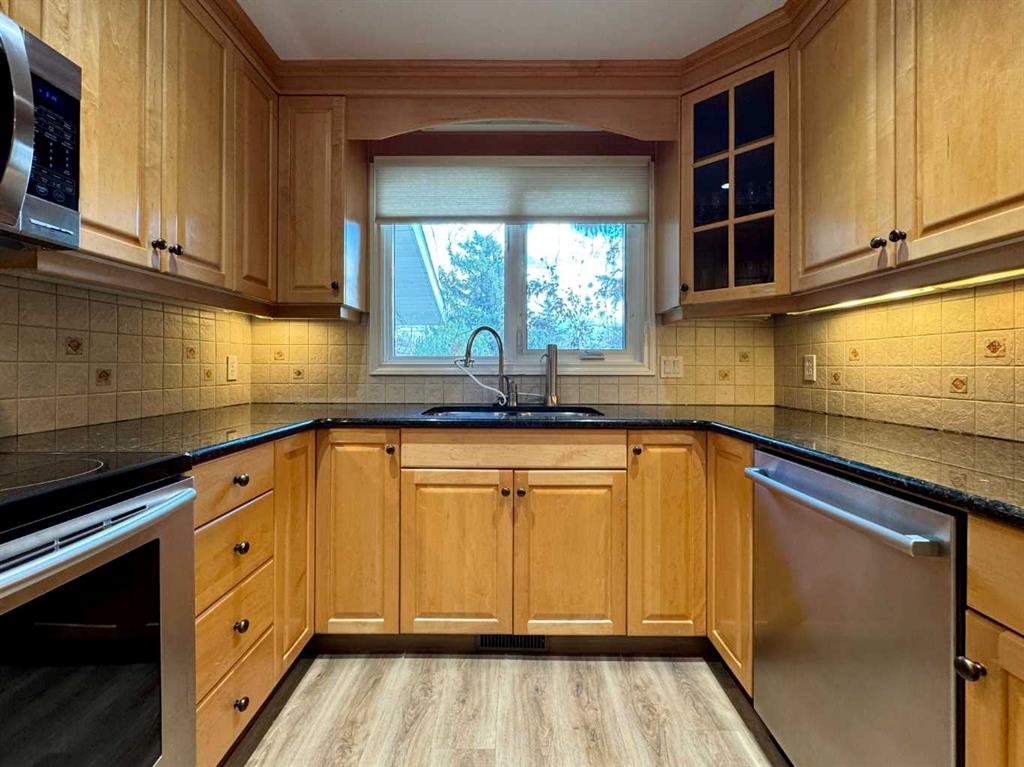 









2231


19

Street South,
Lethbridge,




AB
T1K 2C6

