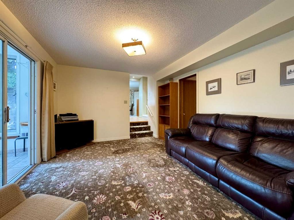 









2231


19

Street South,
Lethbridge,




AB
T1K 2C6

