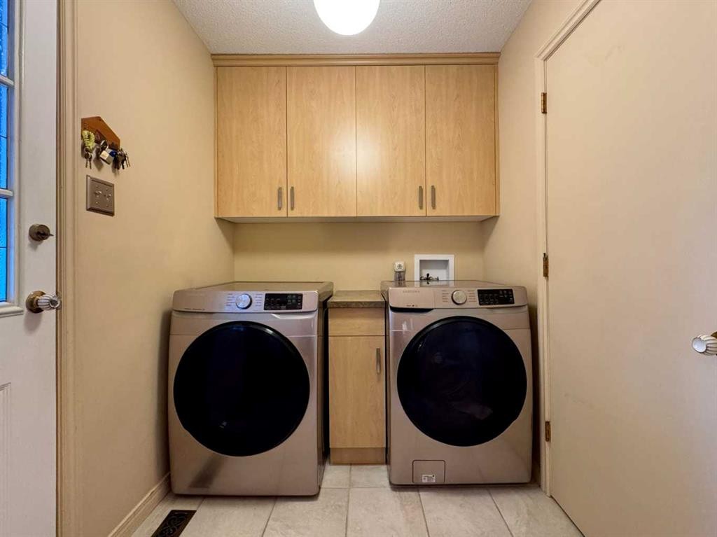 









2231


19

Street South,
Lethbridge,




AB
T1K 2C6

