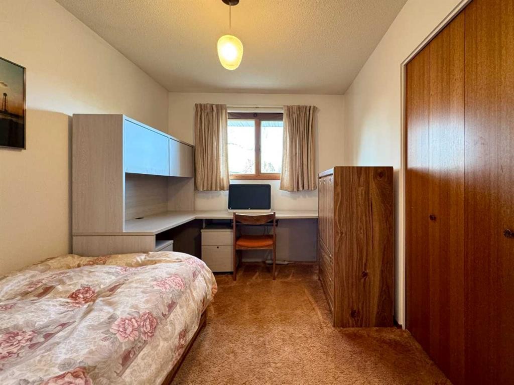 









2231


19

Street South,
Lethbridge,




AB
T1K 2C6

