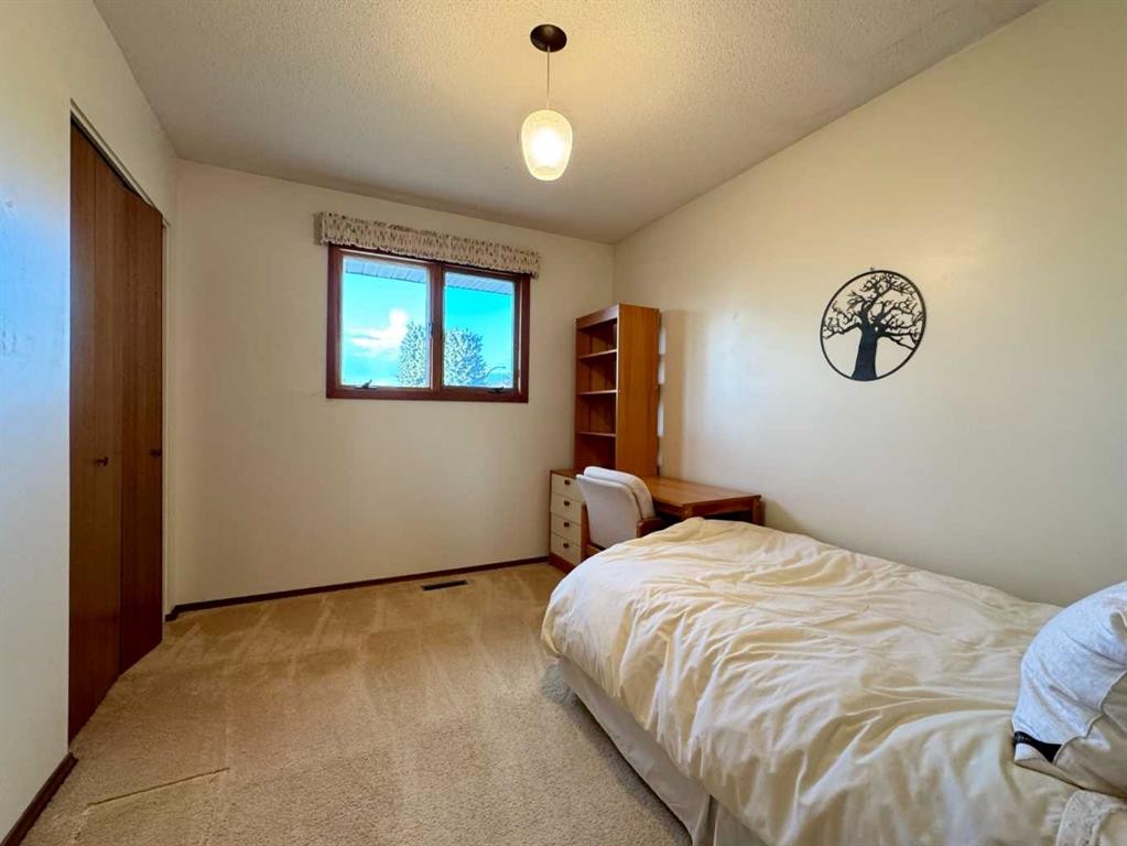 









2231


19

Street South,
Lethbridge,




AB
T1K 2C6

