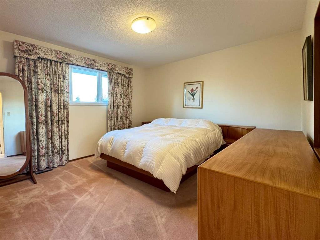 









2231


19

Street South,
Lethbridge,




AB
T1K 2C6

