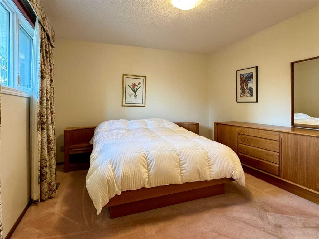 









2231


19

Street South,
Lethbridge,




AB
T1K 2C6

