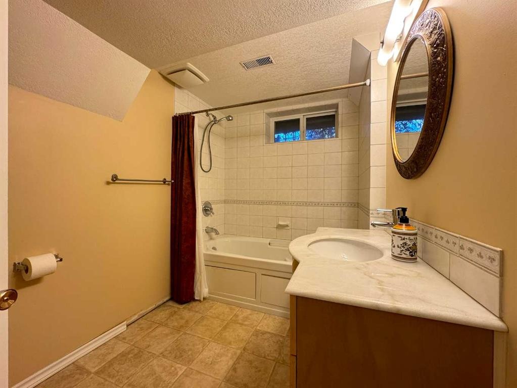 









2231


19

Street South,
Lethbridge,




AB
T1K 2C6

