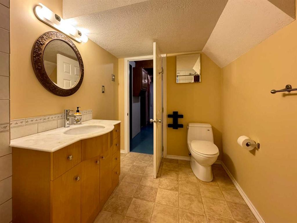 









2231


19

Street South,
Lethbridge,




AB
T1K 2C6

