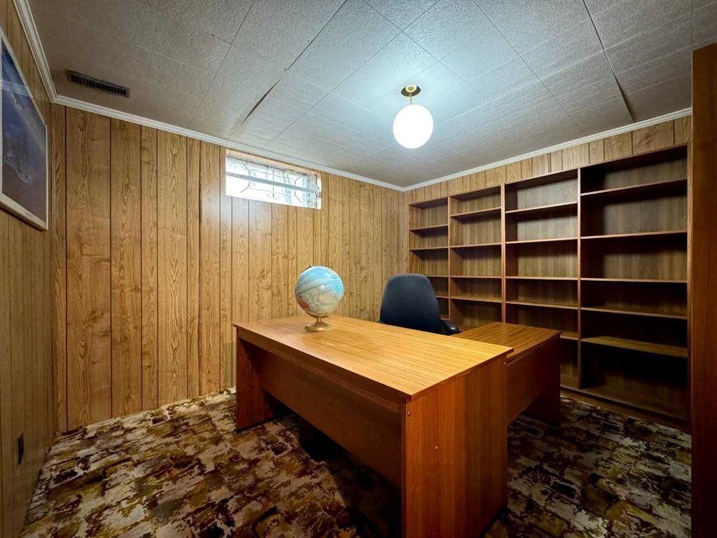 









2231


19

Street South,
Lethbridge,




AB
T1K 2C6

