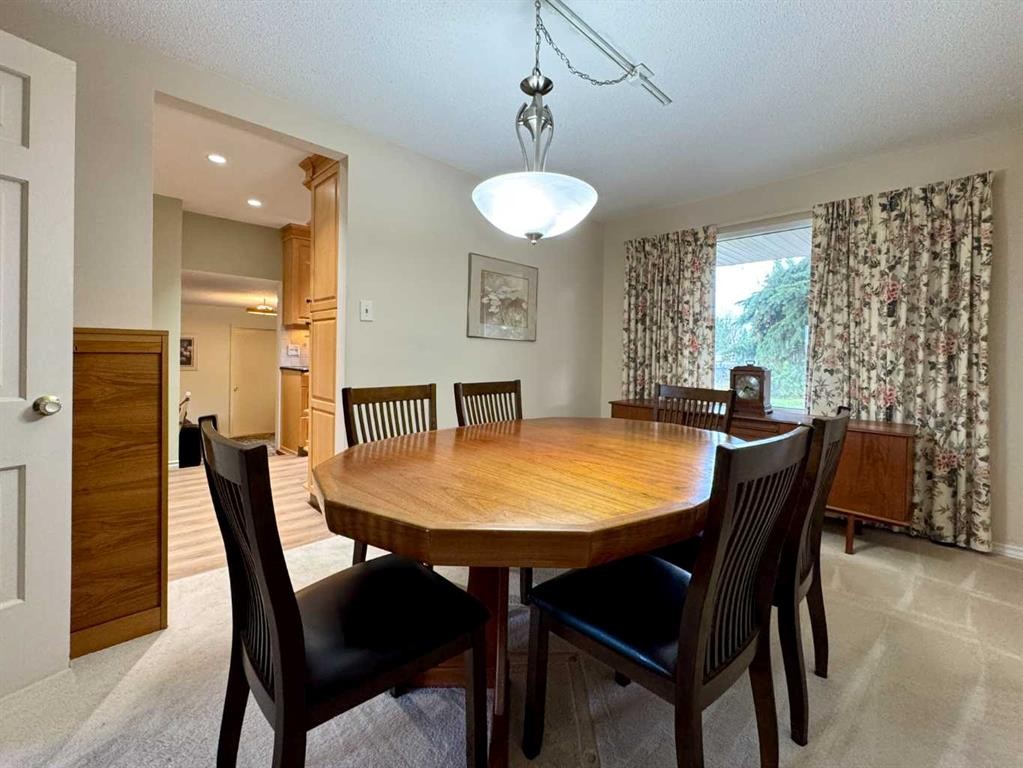 









2231


19

Street South,
Lethbridge,




AB
T1K 2C6

