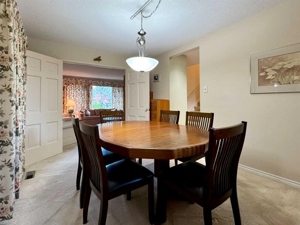 









2231


19

Street South,
Lethbridge,




AB
T1K 2C6

