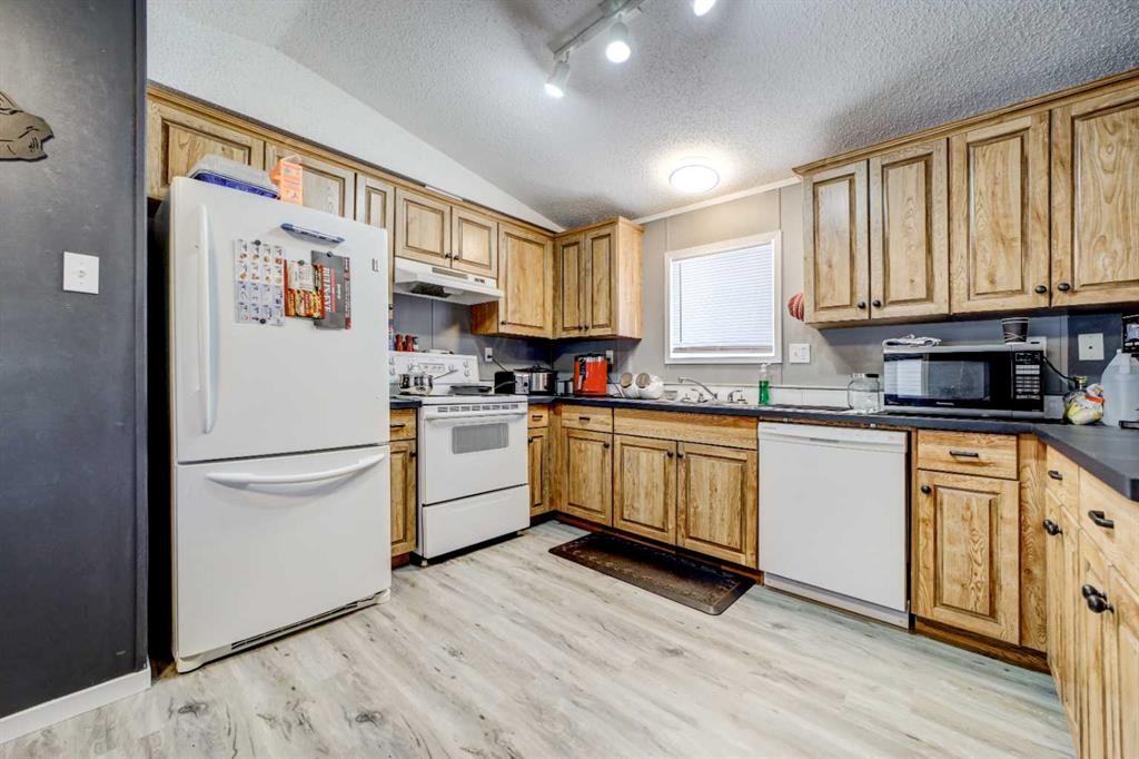 









308


Station

Boulevard,
Coaldale,




AB
T1M 1P6

