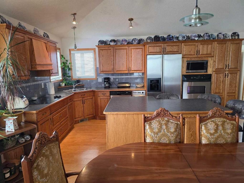 









221044


Twp Rd 50

,
Rural Cardston County,







AB
T0K 1J0

