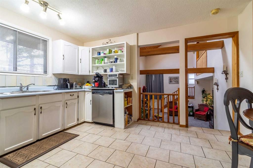 









253


51 Avenue E

,
Claresholm,




AB
T0L 0T0

