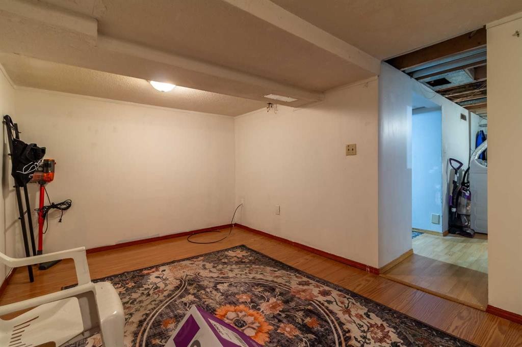 









253


51 Avenue E

,
Claresholm,




AB
T0L 0T0

