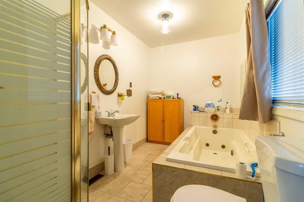 









253


51 Avenue E

,
Claresholm,




AB
T0L 0T0

