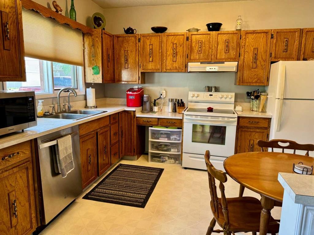 









7918


23

Avenue,
Coleman,




AB
T0K 0M0

