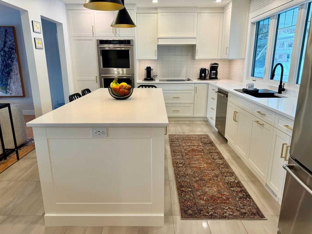 









13521


15

Avenue,
Blairmore,




AB
T0K 0E0

