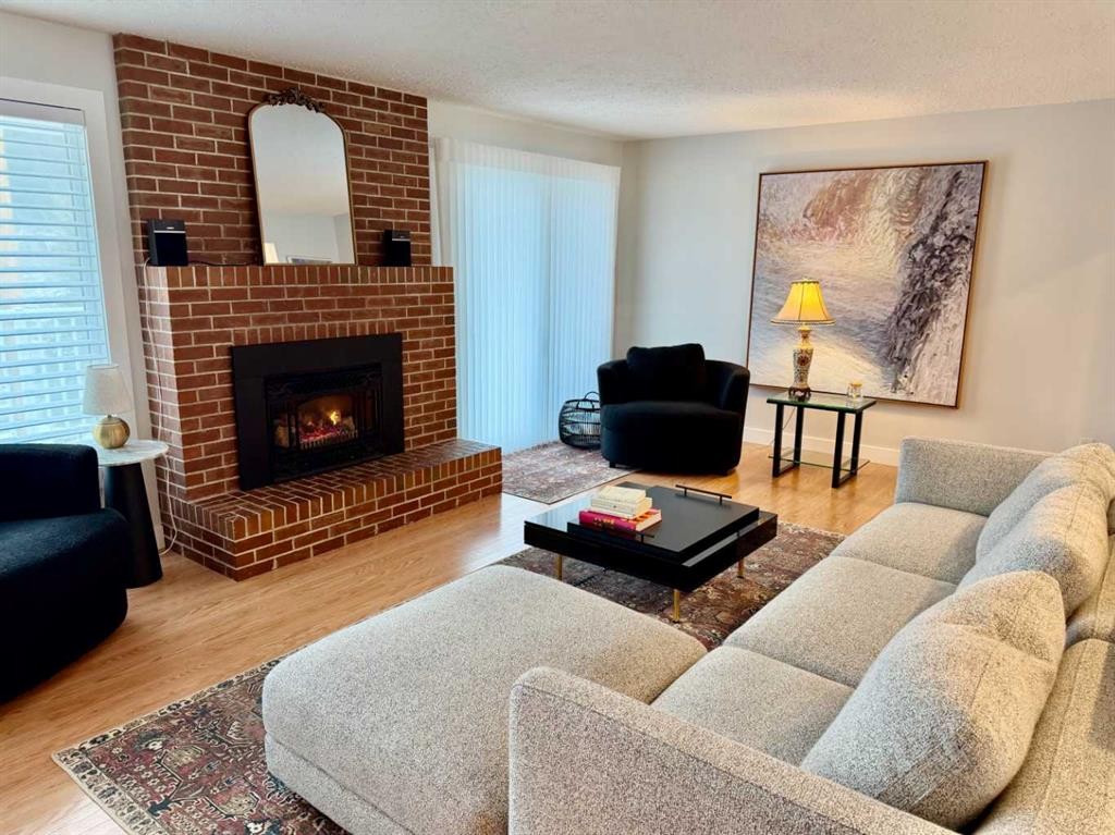 









13521


15

Avenue,
Blairmore,




AB
T0K 0E0

