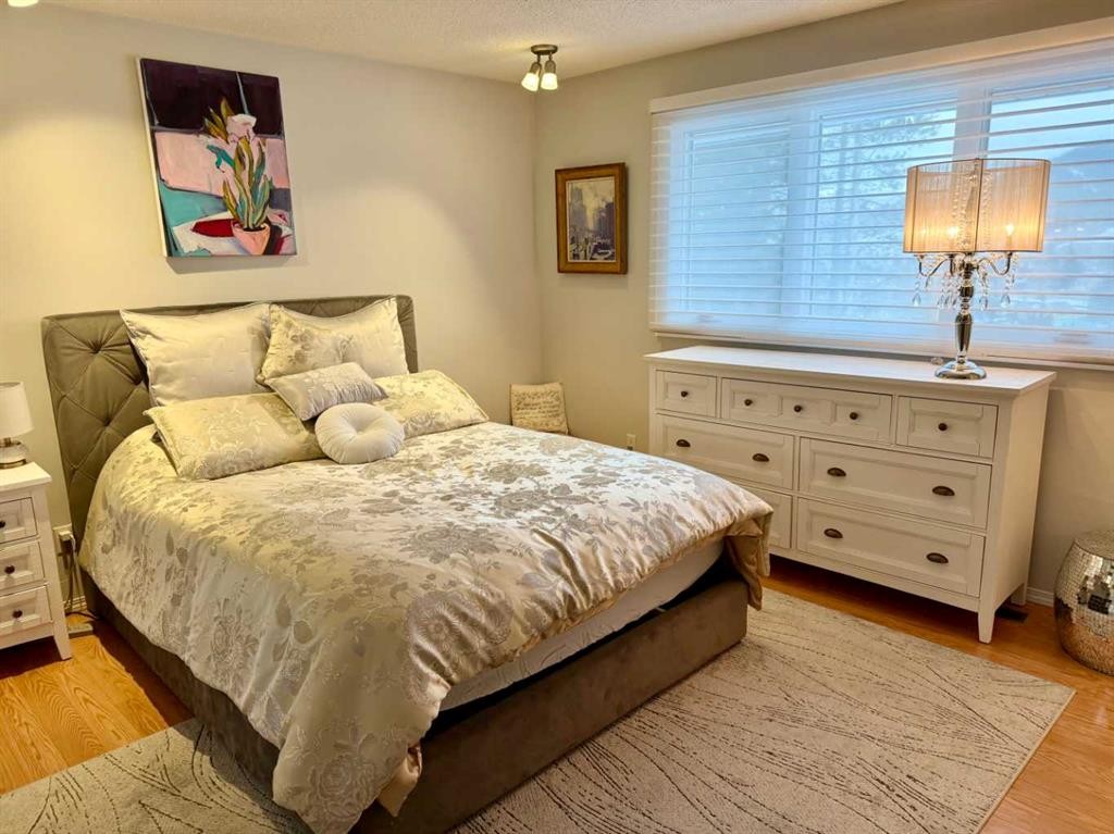 









13521


15

Avenue,
Blairmore,




AB
T0K 0E0

