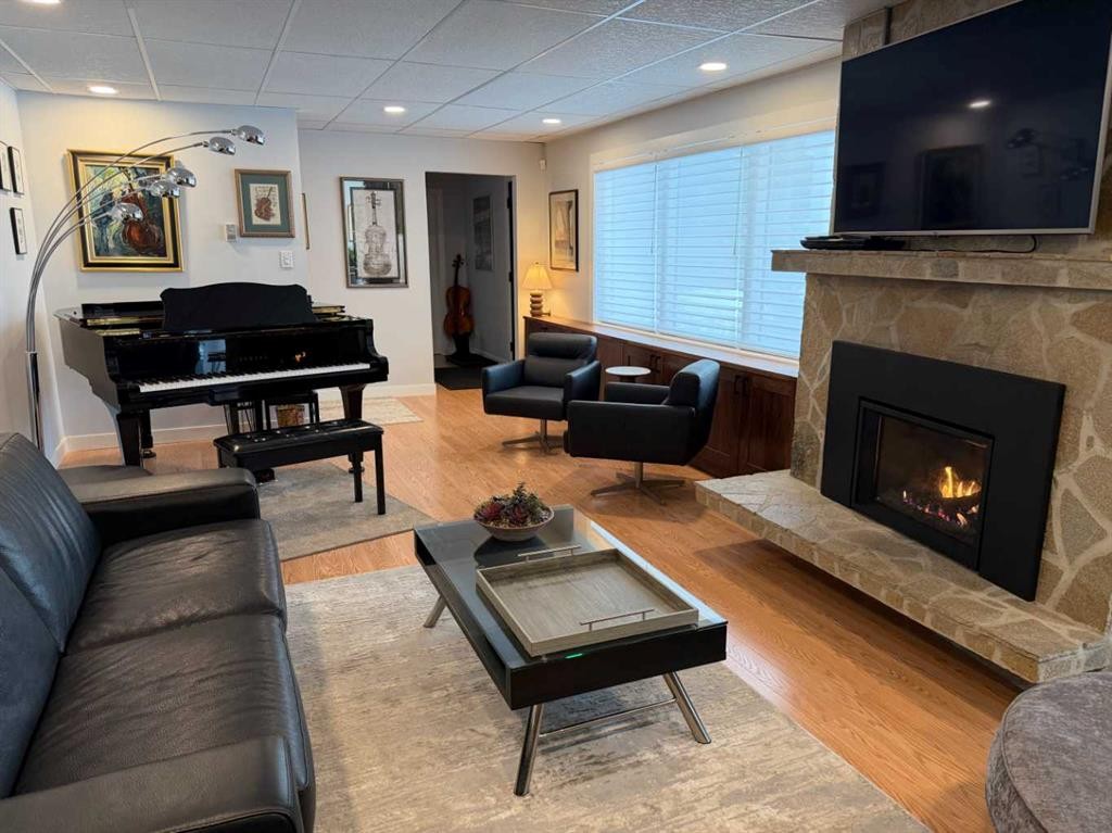 









13521


15

Avenue,
Blairmore,




AB
T0K 0E0

