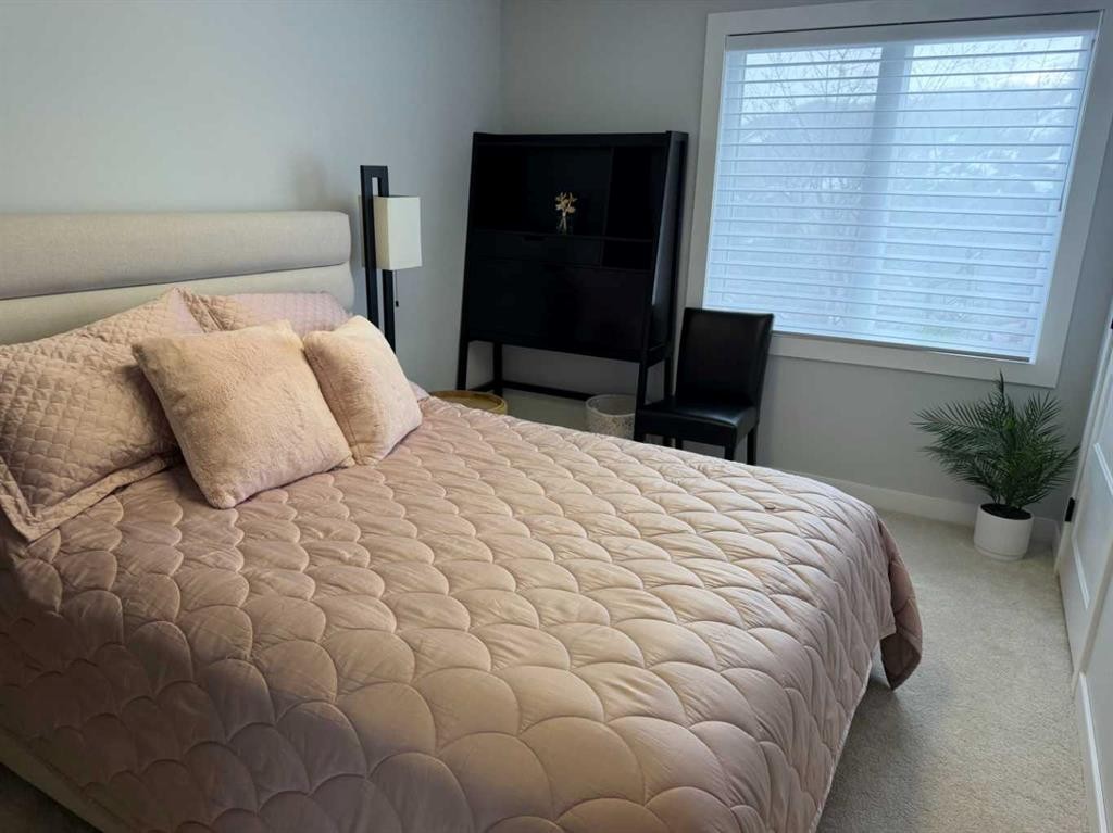 









13521


15

Avenue,
Blairmore,




AB
T0K 0E0

