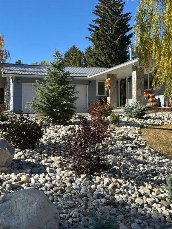 









13521


15

Avenue,
Blairmore,




AB
T0K 0E0

