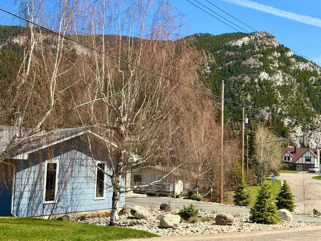 









13521


15

Avenue,
Blairmore,




AB
T0K 0E0

