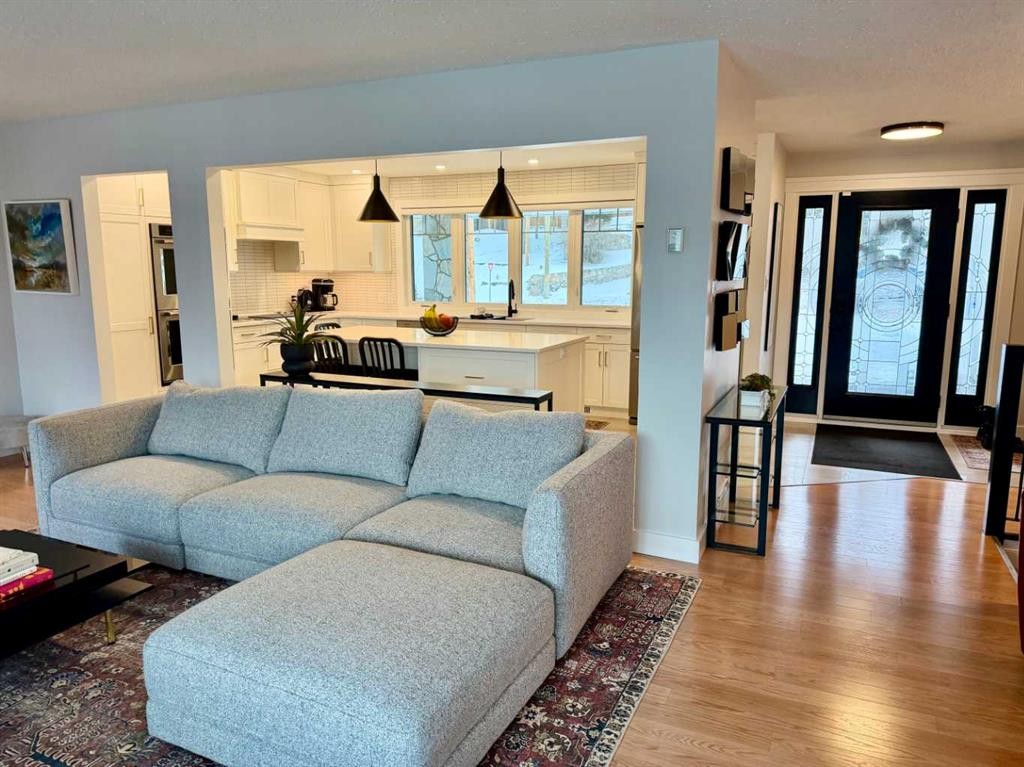 









13521


15

Avenue,
Blairmore,




AB
T0K 0E0

