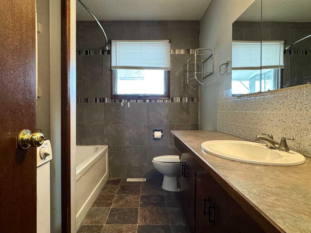 









1251


St Catherine

Road North,
Lethbridge,




AB
T1H 4E9

