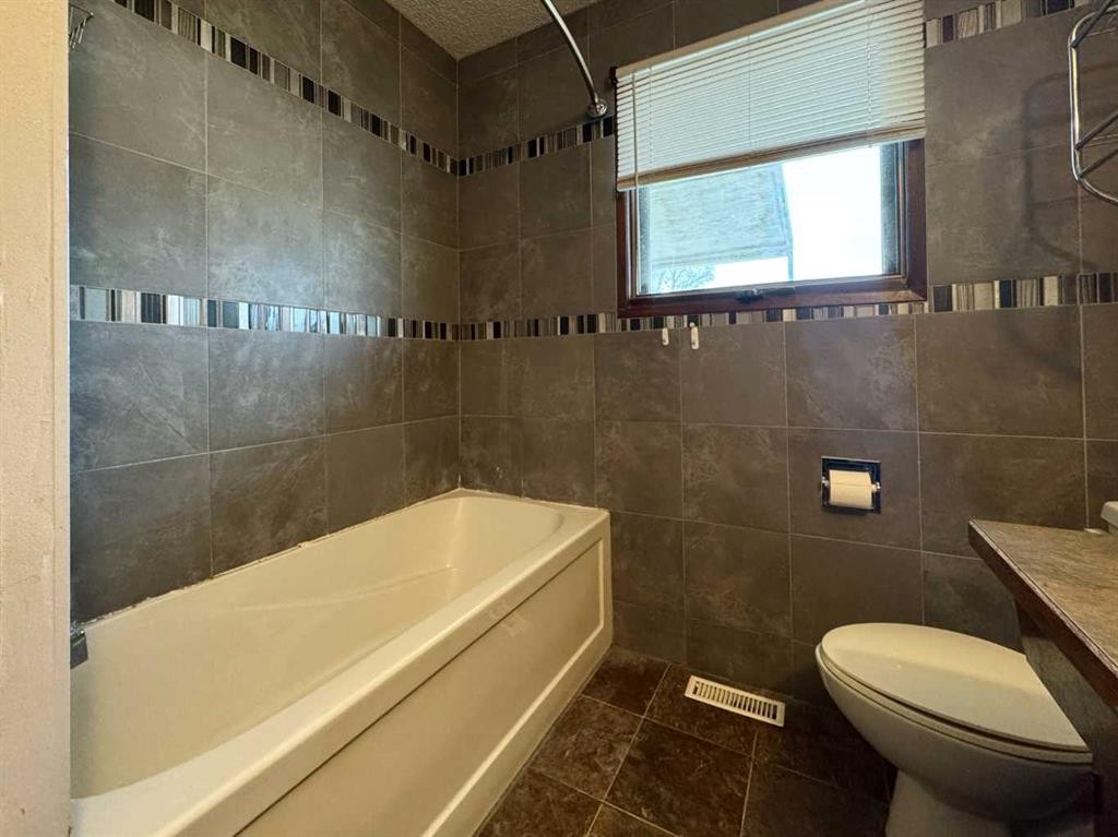 









1251


St Catherine

Road North,
Lethbridge,




AB
T1H 4E9

