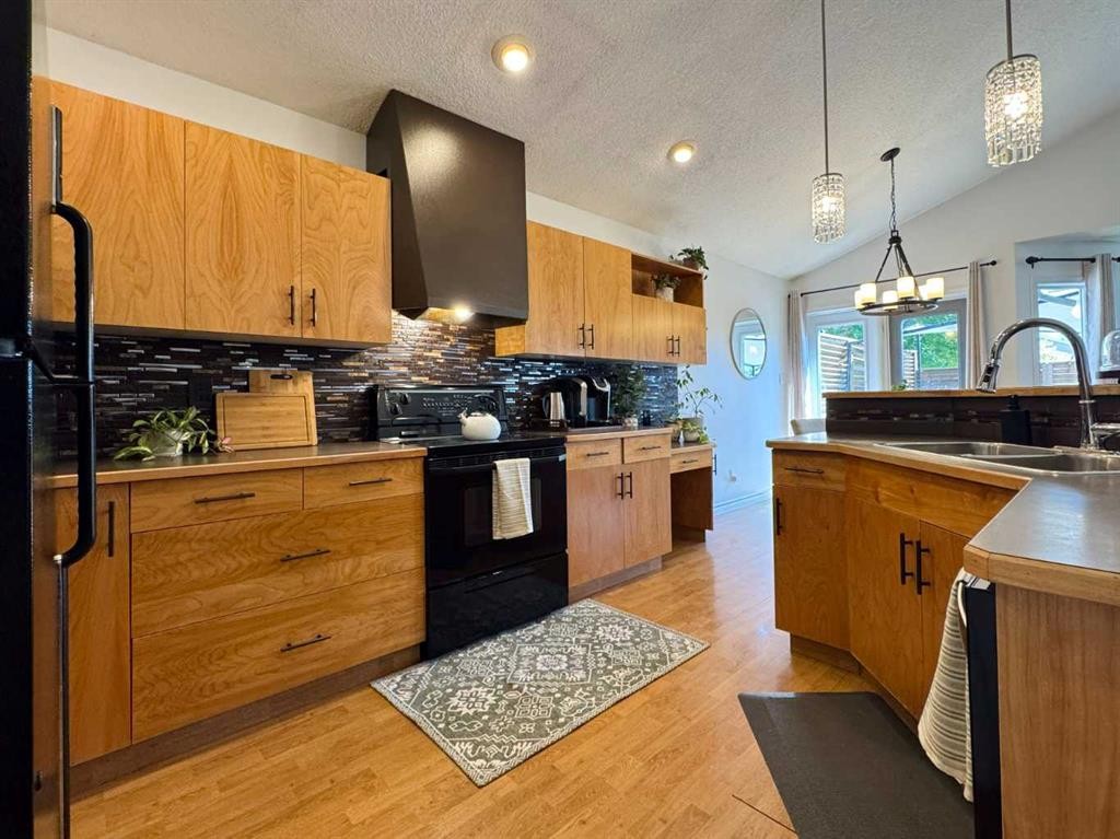 









2


Riverbrook

Close West,
Lethbridge,




AB
T1K 7P2

