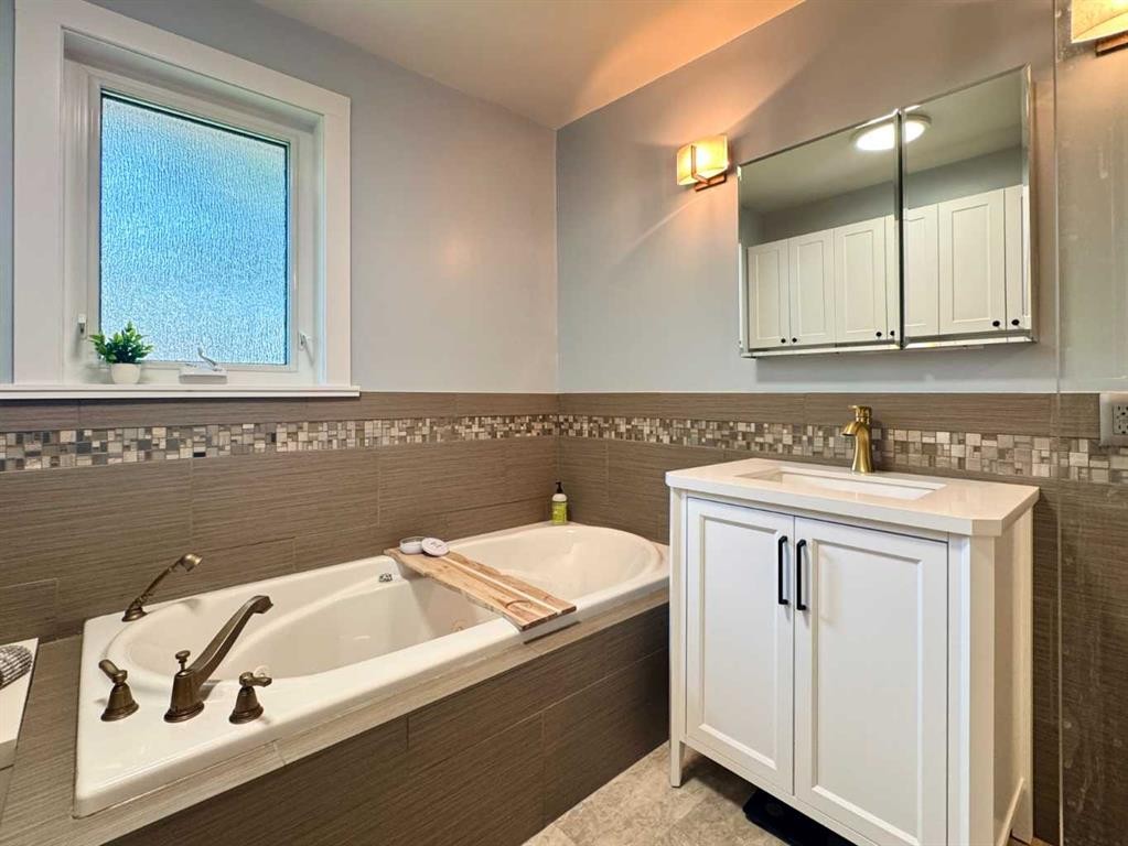 









2302


14

Avenue South,
Lethbridge,




AB
T1K 0V5

