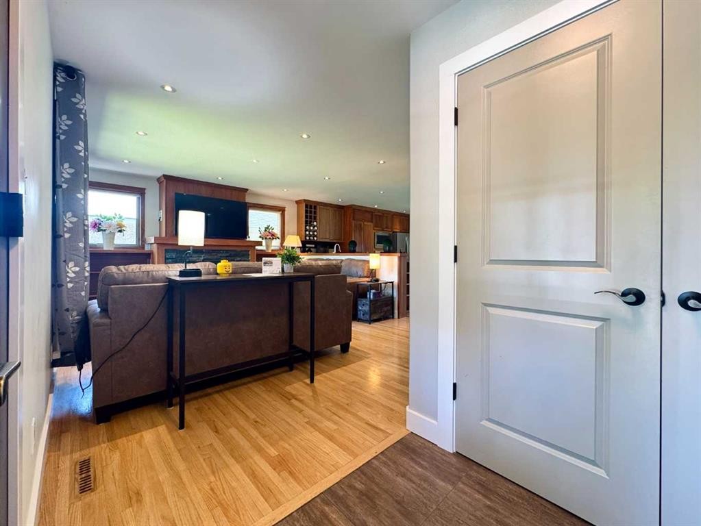 









2302


14

Avenue South,
Lethbridge,




AB
T1K 0V5

