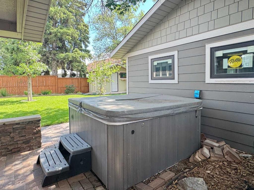 









2302


14

Avenue South,
Lethbridge,




AB
T1K 0V5

