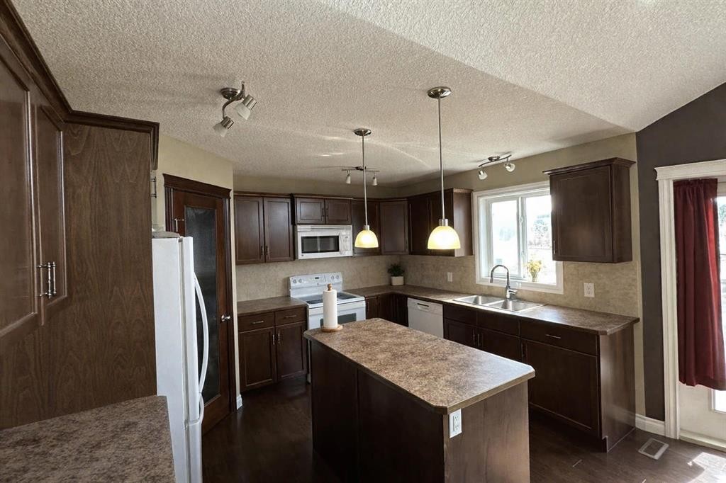 









8526


16

Avenue,
Coleman,




AB
T0K 0M0


