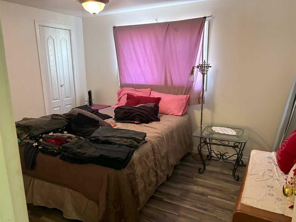 









405


1

Avenue,
Coutts,




AB
T0K 0N0

