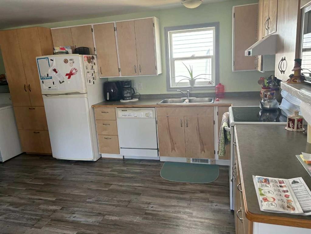 









405


1

Avenue,
Coutts,




AB
T0K 0N0

