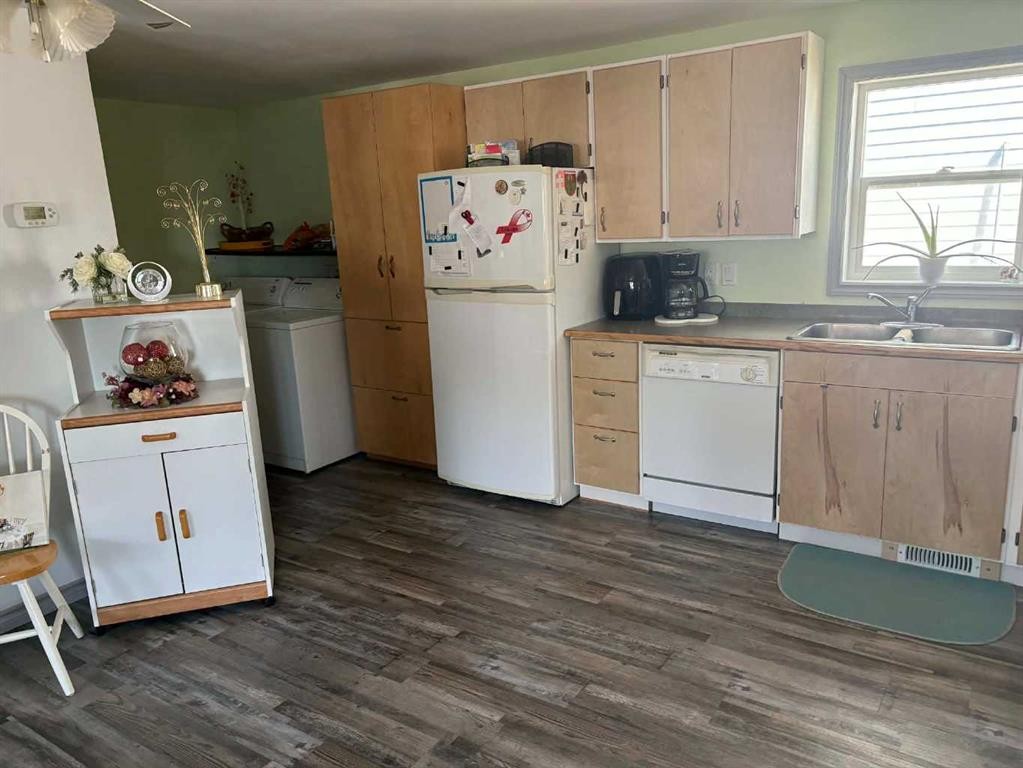 









405


1

Avenue,
Coutts,




AB
T0K 0N0

