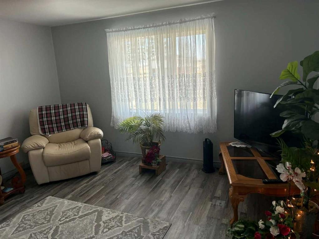 









405


1

Avenue,
Coutts,




AB
T0K 0N0

