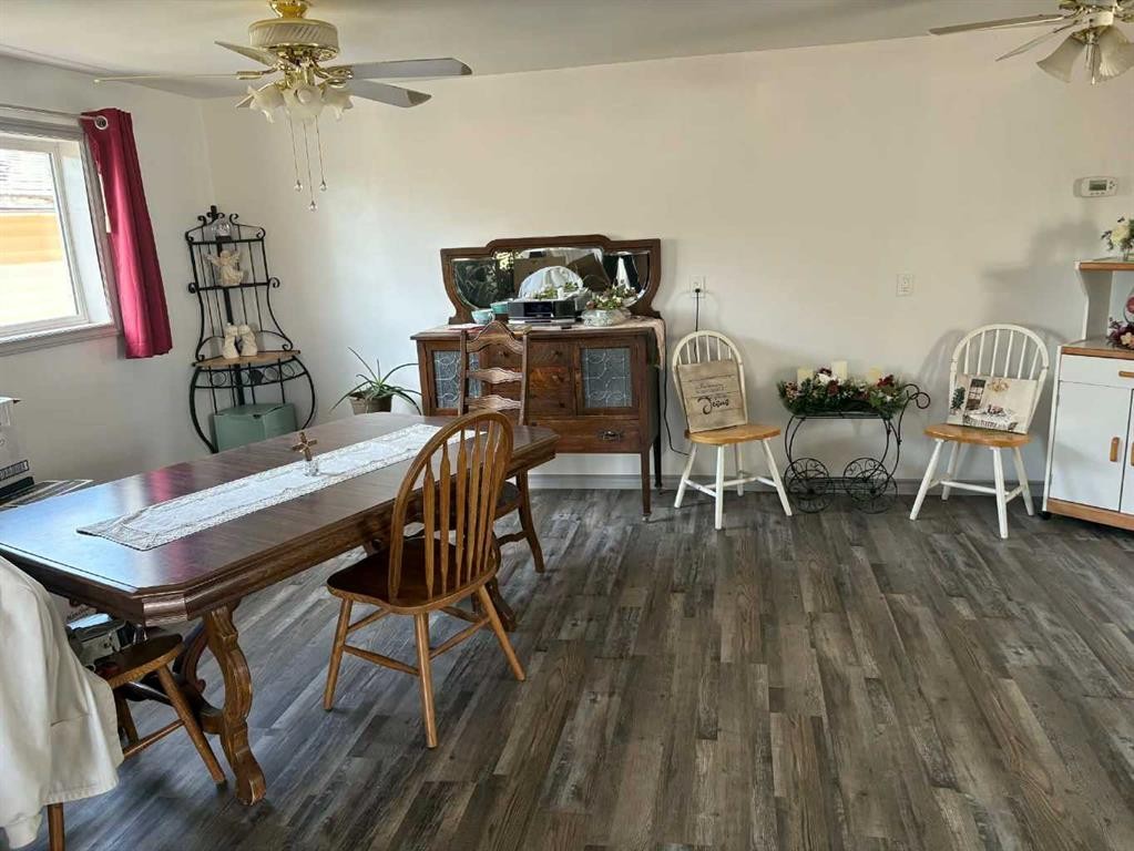 









405


1

Avenue,
Coutts,




AB
T0K 0N0


