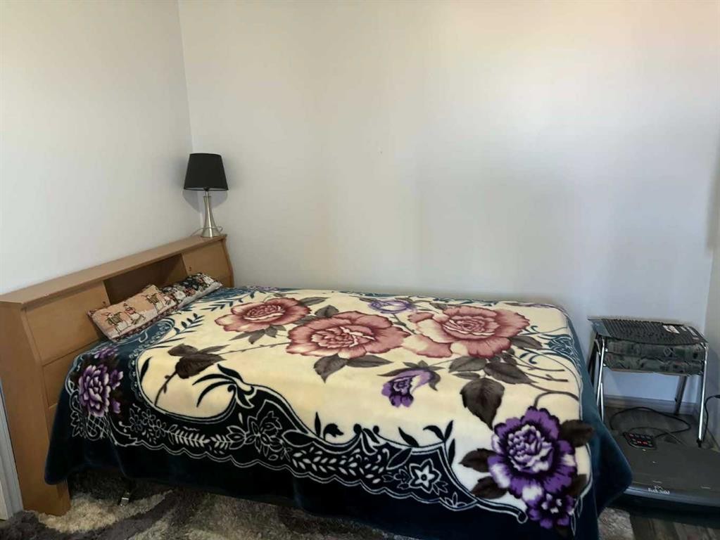 









405


1

Avenue,
Coutts,




AB
T0K 0N0

