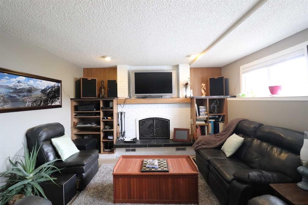 









4209


22

Avenue South,
Lethbridge,




AB
T1K 4Y3

