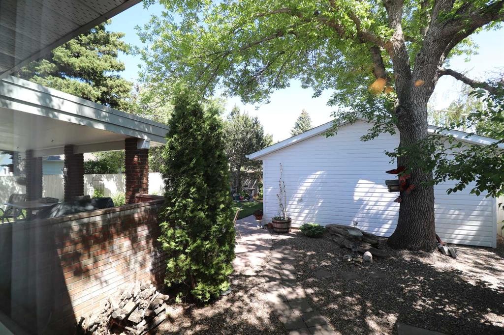 









1723


Lakemount

Boulevard South,
Lethbridge,




AB
T1K 3K5

