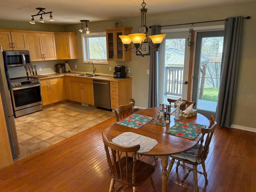 









43


Riverwood

Manor West,
Lethbridge,




AB
T1k 7X3

